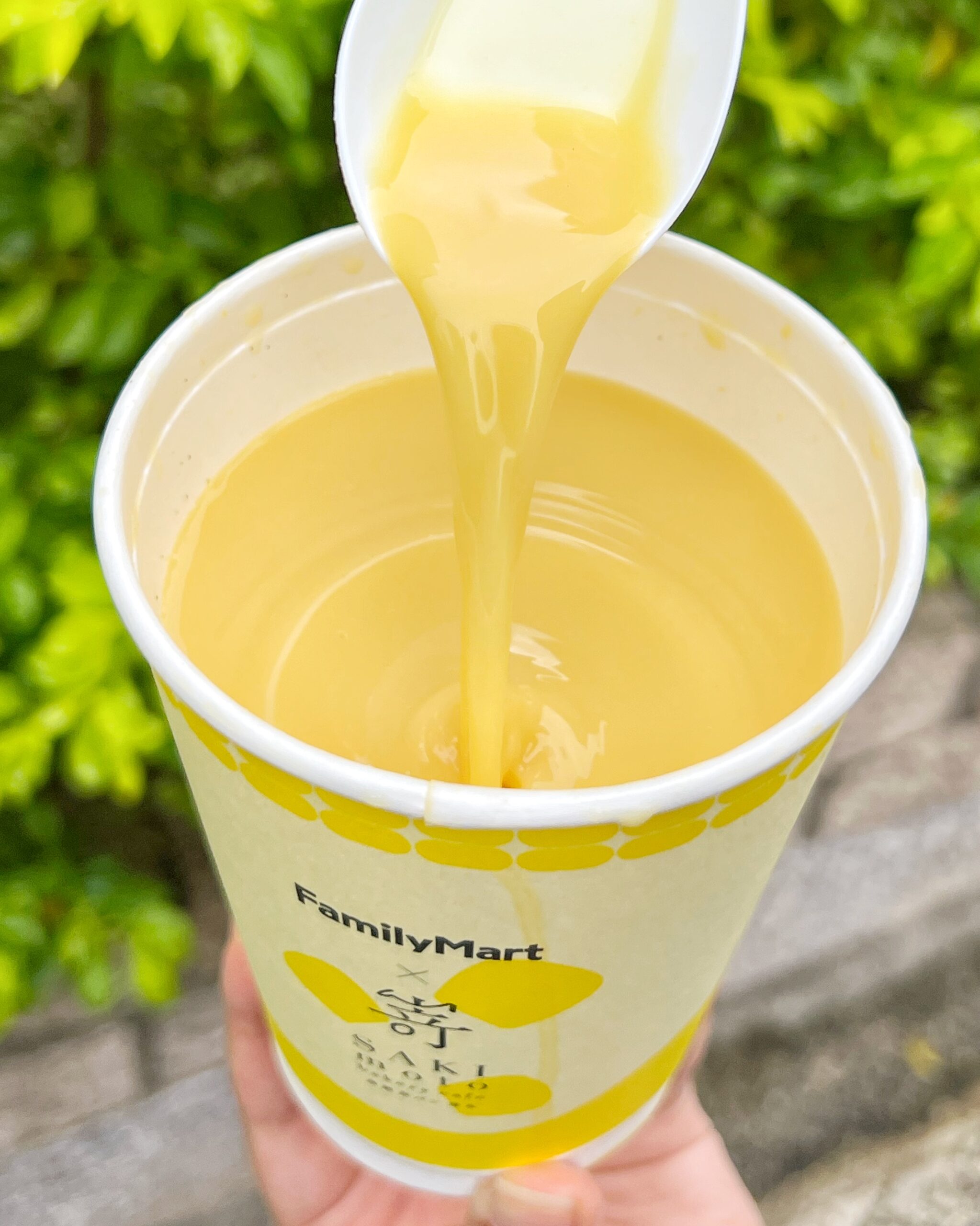 全家聯名嵜本 SAKImoto 推出「玉米濃湯」！甚至還有玉米濃湯霜淇淋（？） 全家國泰店 @大食女 in Wonderland