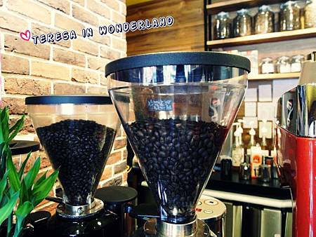 [食記] Louisa Cafe路易莎咖啡 板橋中山店 ♛平價咖啡，頂級享受♬(附完整MENU) @大食女 in Wonderland