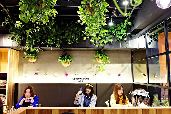 [信義區美食] FUJI FLOWER CAFE-充滿花的咖啡廳！一起來當花仙女吧！(附完整菜單MENU) 松菸美食/松菸咖啡廳/市政府站咖啡廳/台北花藝課程 @大食女 in Wonderland