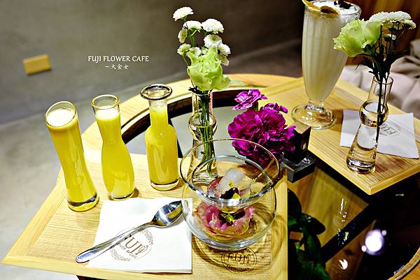 [信義區美食] FUJI FLOWER CAFE-充滿花的咖啡廳！一起來當花仙女吧！(附完整菜單MENU) 松菸美食/松菸咖啡廳/市政府站咖啡廳/台北花藝課程 @大食女 in Wonderland