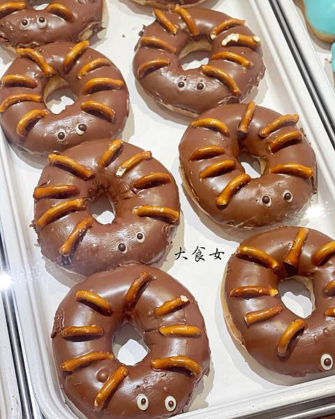 [台北美食] Krispy Kreme-萬聖節甜甜圈好可愛！XD 還很爆餡！(附Krispy Kreme價位) 台北甜點/台北下午茶/板橋美食/信義區美食/內湖美食 @大食女 in Wonderland