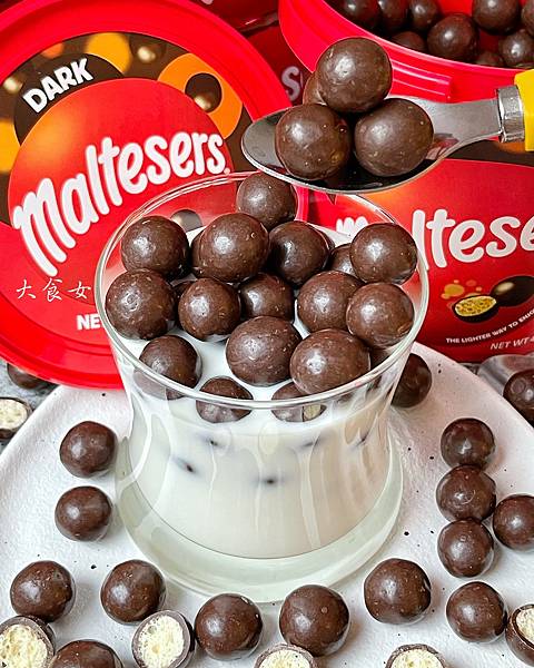 麥提莎巧克力球-新上市的「黑巧克力」版本，不會那麼甜！真心激推啊！XD (文中整理：販售通路及價位) 超商美食/家樂福美食/711美食 @大食女 in Wonderland